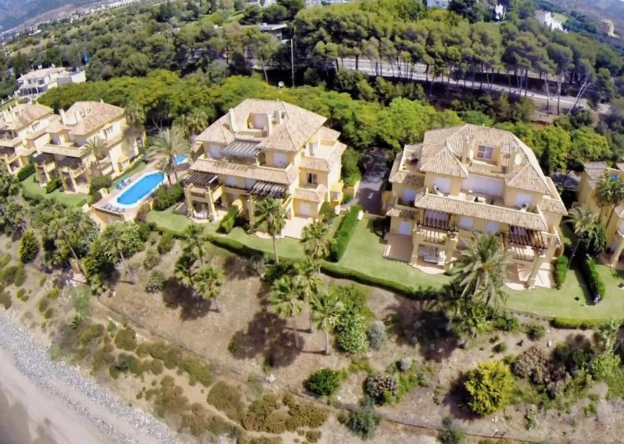 Superb Front Line Location With Heated Pool Apartment Marbella