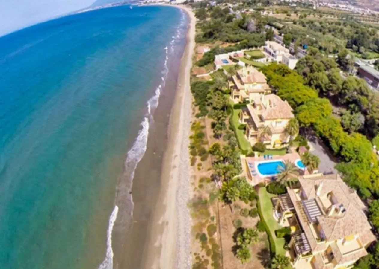 Superb Front Line Location With Heated Pool Apartment Marbella 0*,