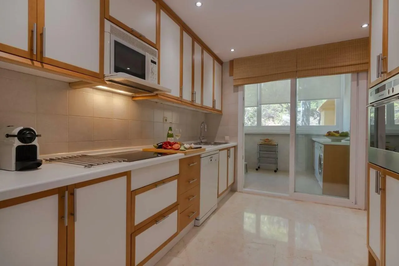 Superb Front Line Location With Heated Pool Apartment Marbella