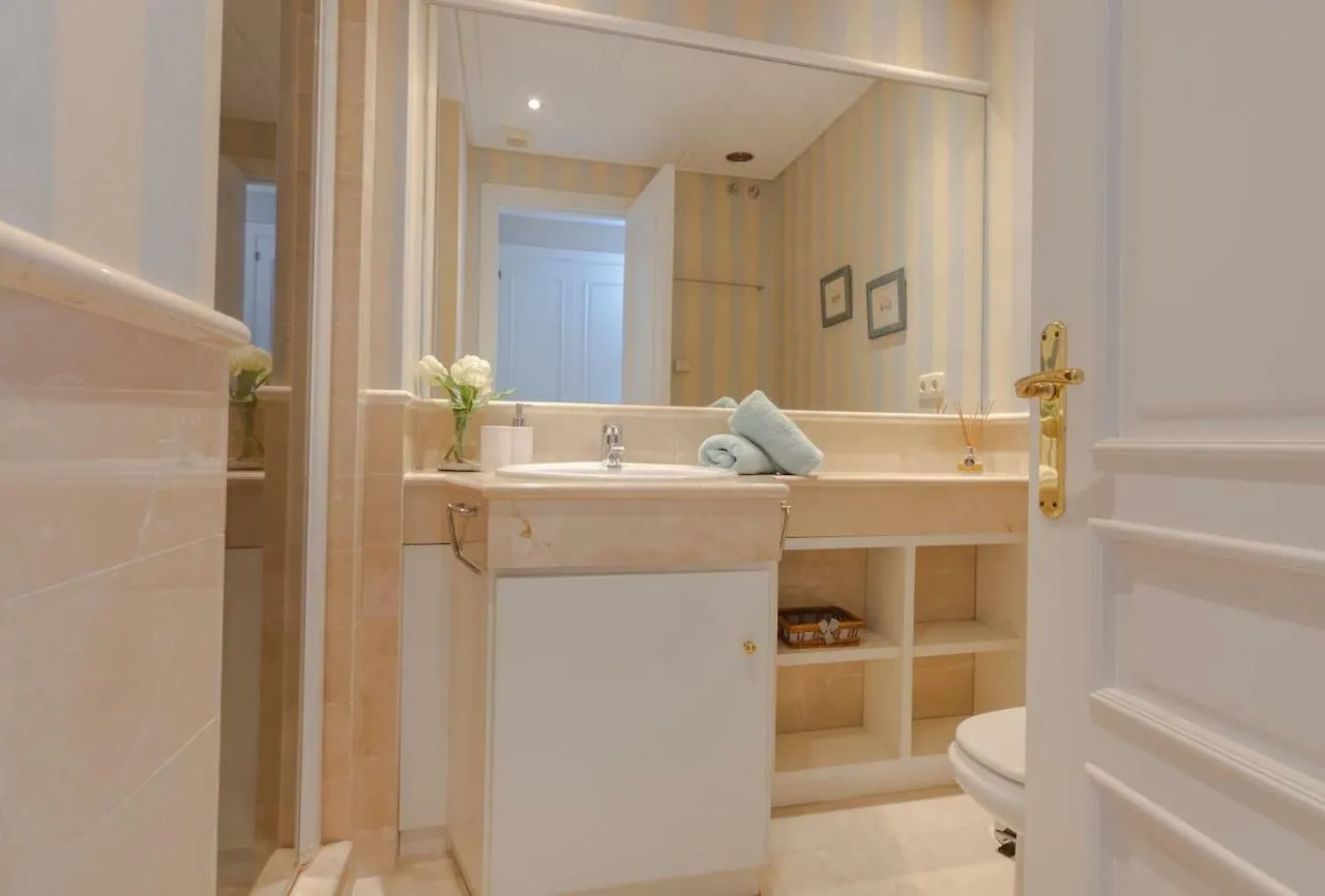 Superb Front Line Location With Heated Pool Apartment Marbella