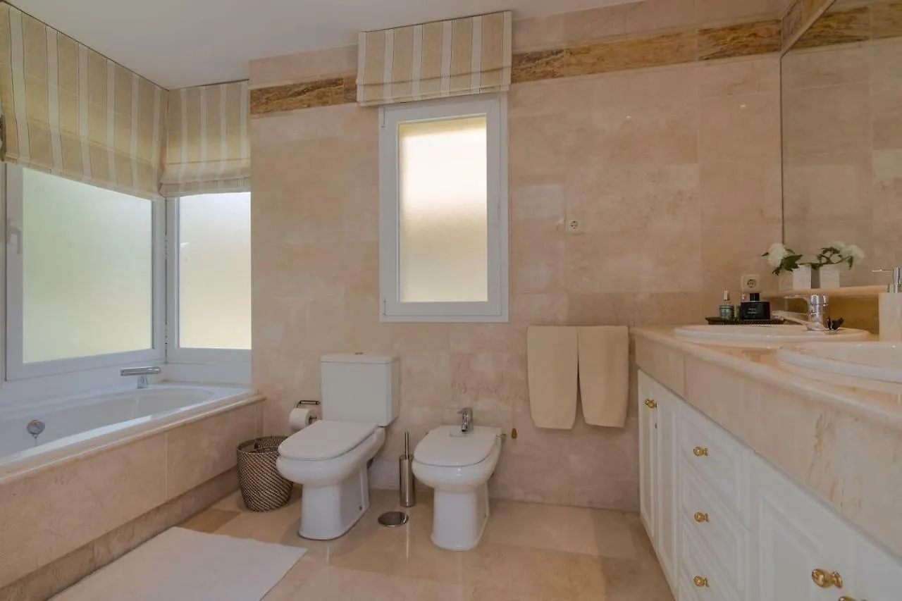 Apartmán Superb Front Line Location With Heated Pool Marbella Španělsko